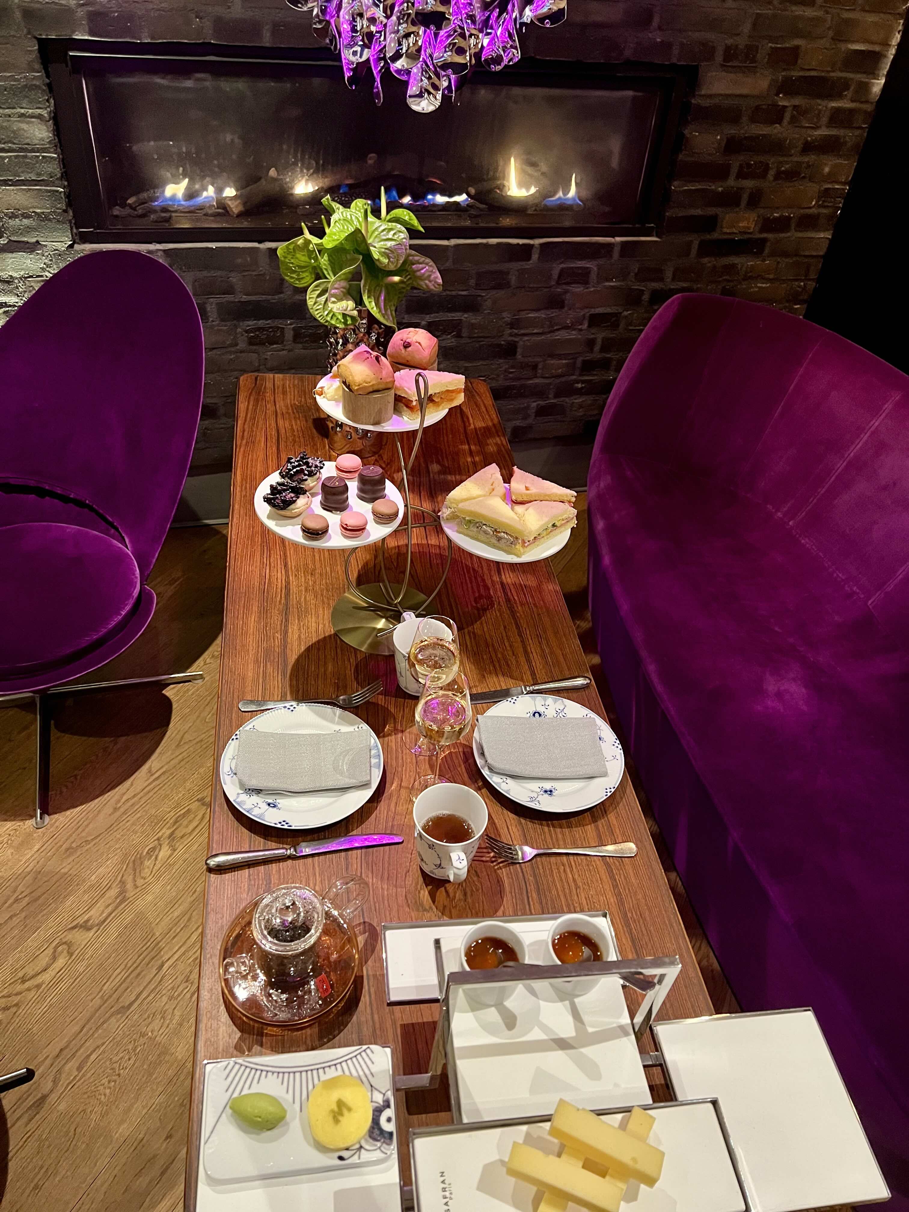 AFTERNOON TEA OKTOBER incl Gratis Champagne Moet & Chandon brut